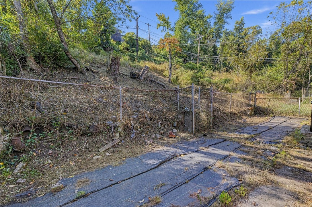 2035 Fairlawn St, Pittsburgh, PA 15221 2035 Fairlawn St, Pittsburgh, PA 15221