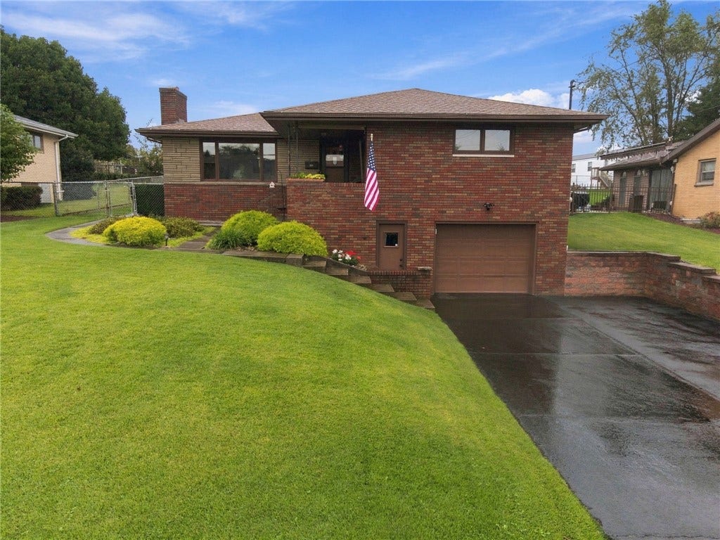 656 N Geary, Mount Pleasant, PA 15666