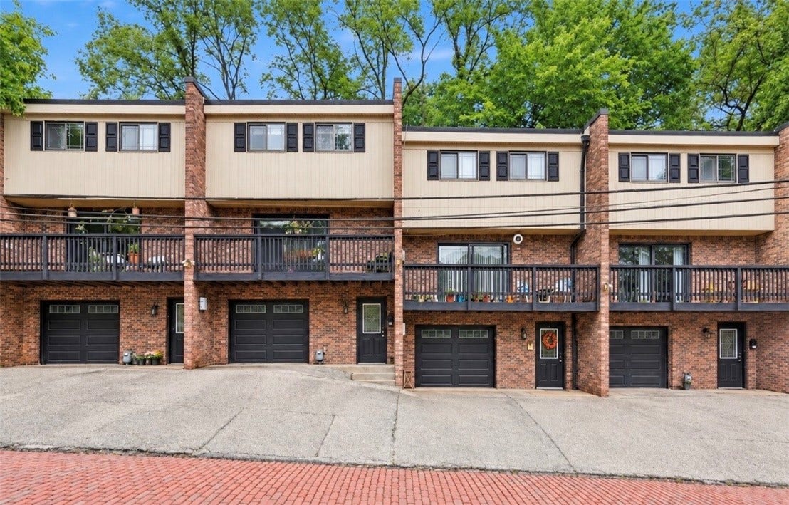 129-135 W 8th Street