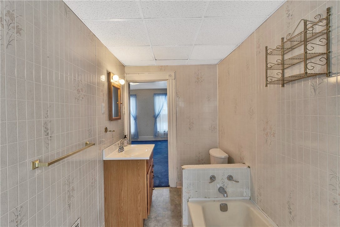 524 8th St, Irwin, PA 15642 Accessible by both bedrooms