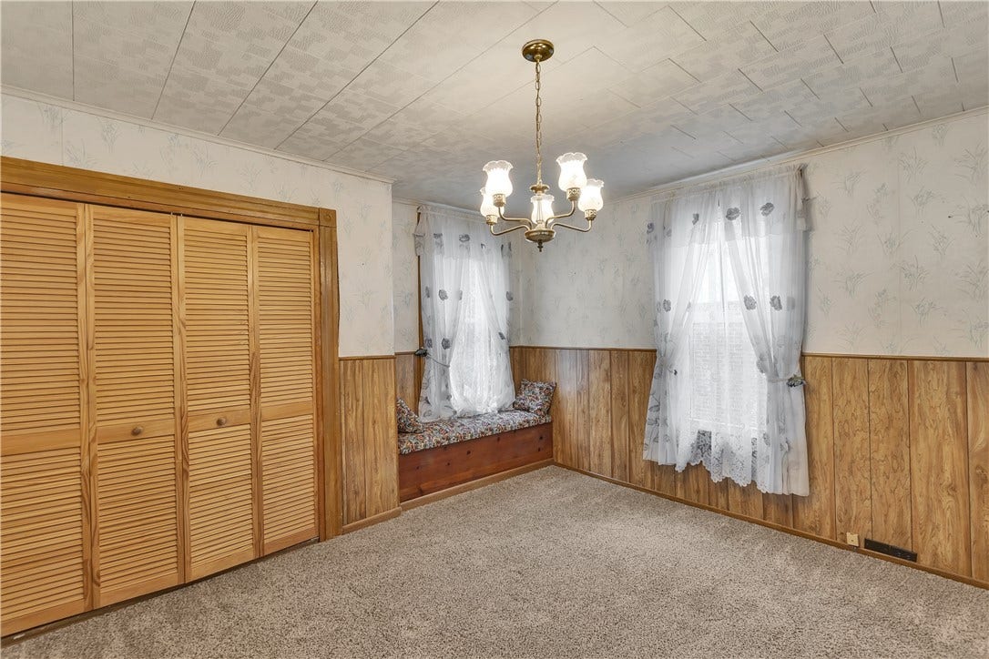 524 8th St, Irwin, PA 15642 With a charming window seat!