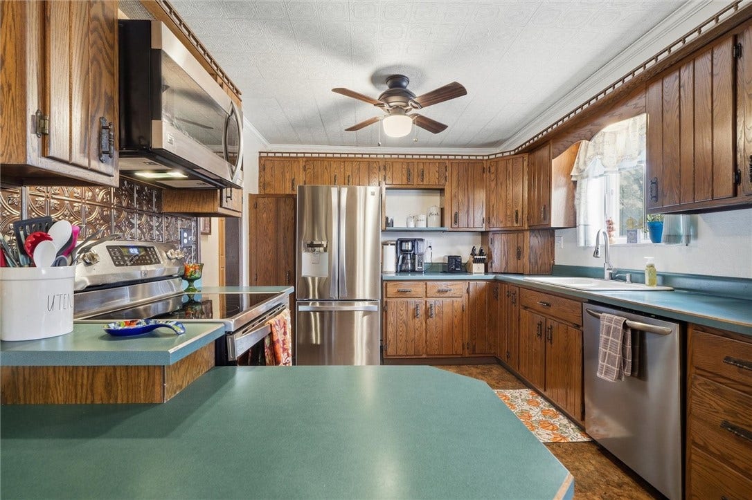 163 Van Dr, Connellsville, PA 15425