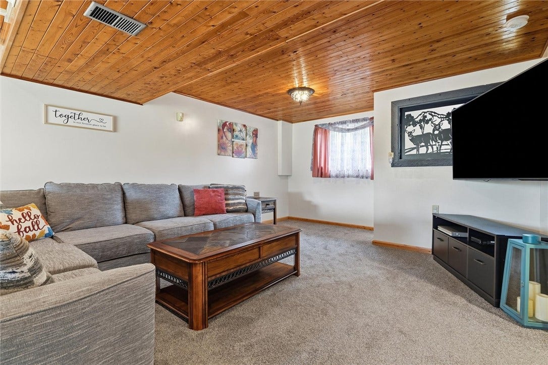 163 Van Dr, Connellsville, PA 15425