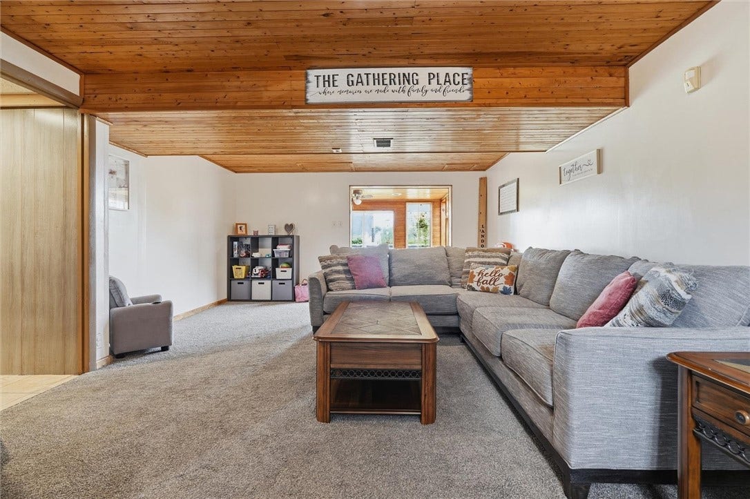 163 Van Dr, Connellsville, PA 15425