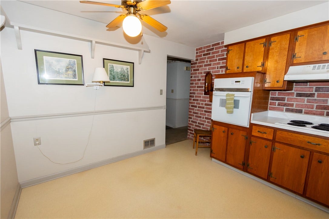 419 Oxford Dr, Greensburg, PA 15601