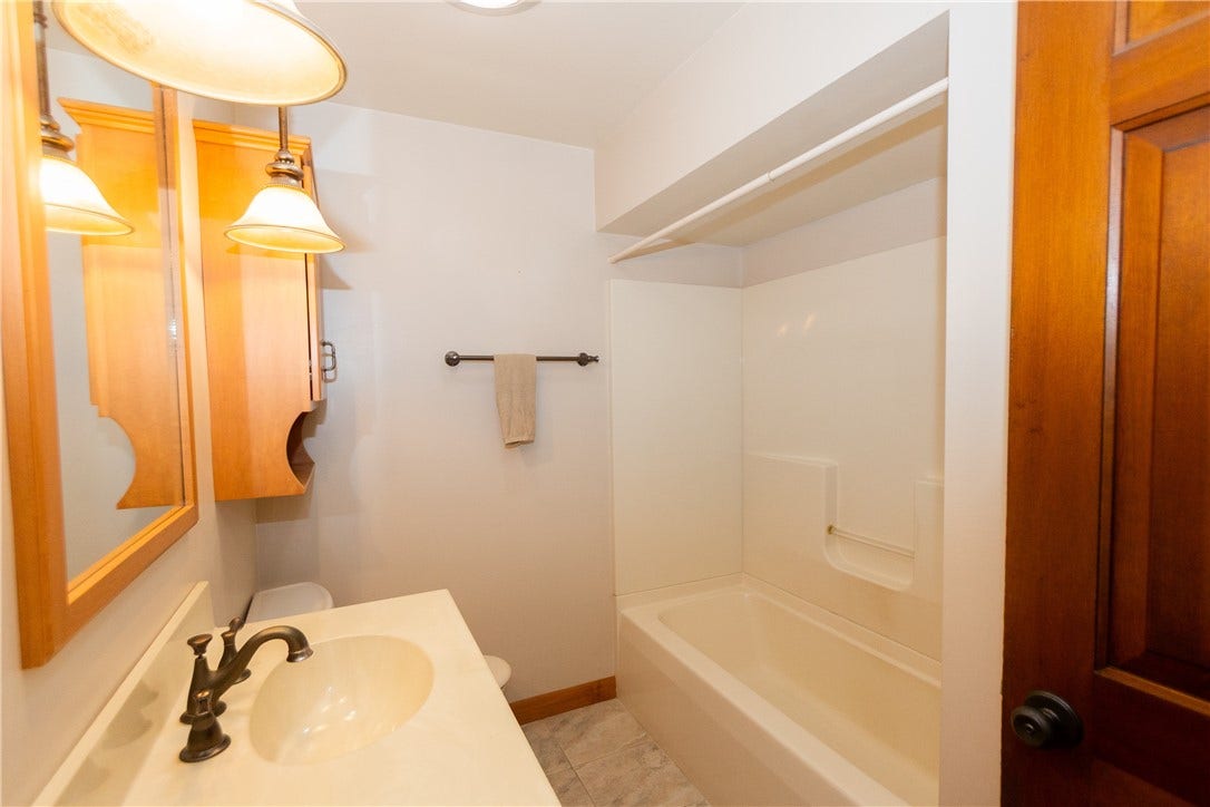 419 Oxford Dr, Greensburg, PA 15601