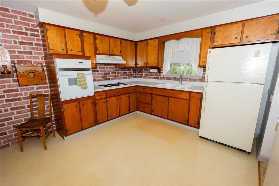 419 Oxford Dr, Greensburg, PA 15601