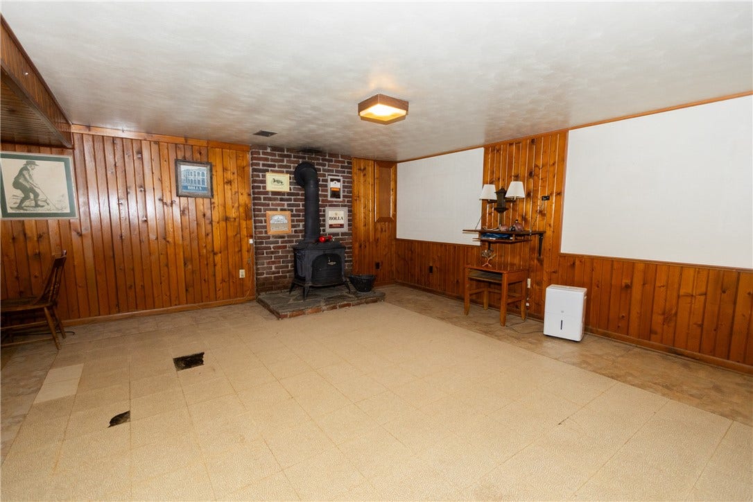 419 Oxford Dr, Greensburg, PA 15601