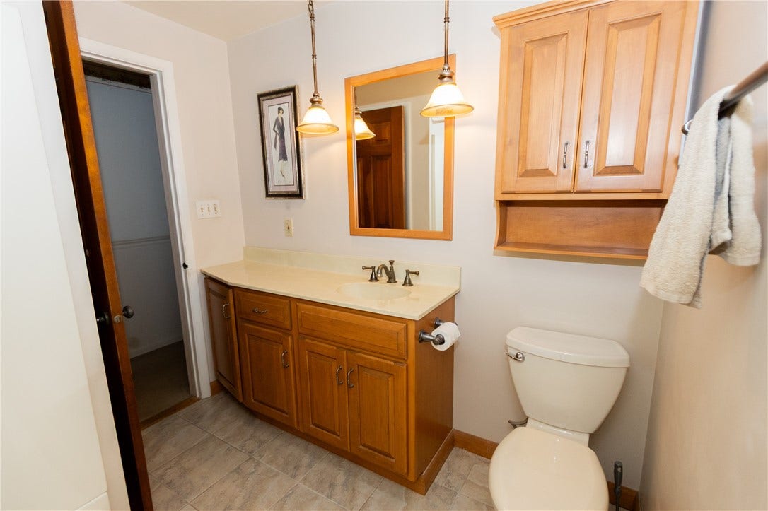 419 Oxford Dr, Greensburg, PA 15601