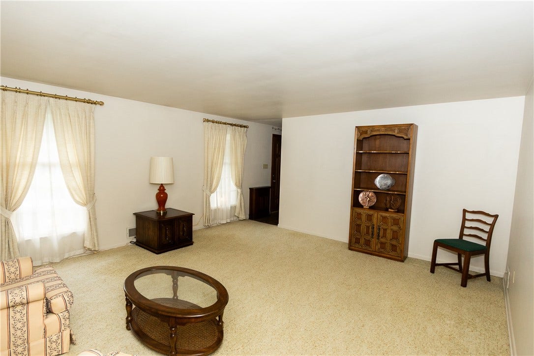 419 Oxford Dr, Greensburg, PA 15601