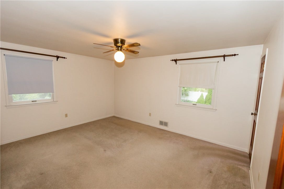 419 Oxford Dr, Greensburg, PA 15601