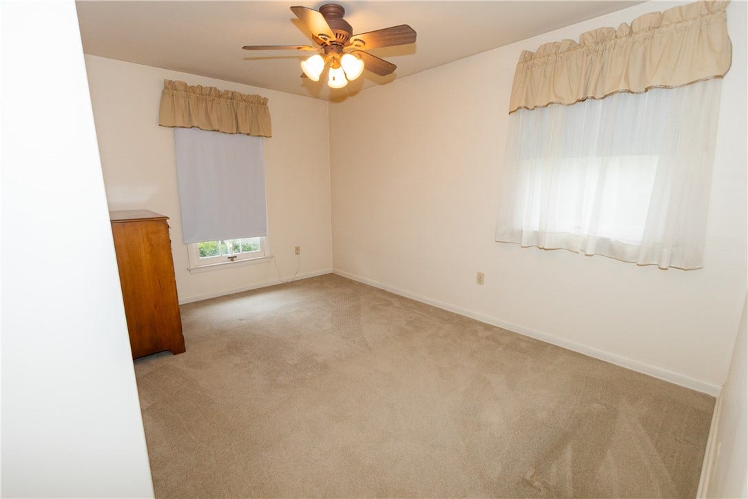 419 Oxford Dr, Greensburg, PA 15601