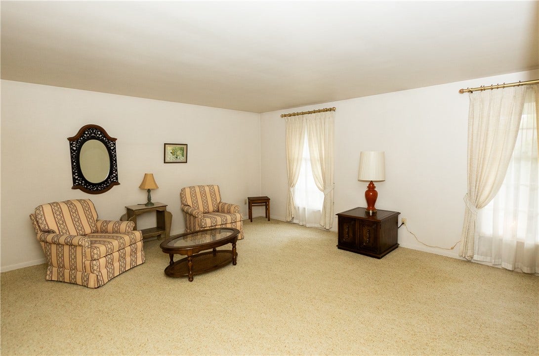 419 Oxford Dr, Greensburg, PA 15601
