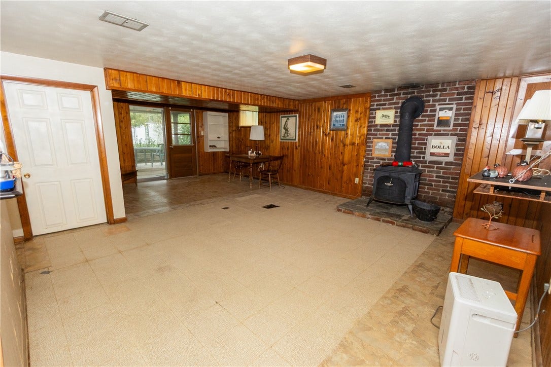 419 Oxford Dr, Greensburg, PA 15601