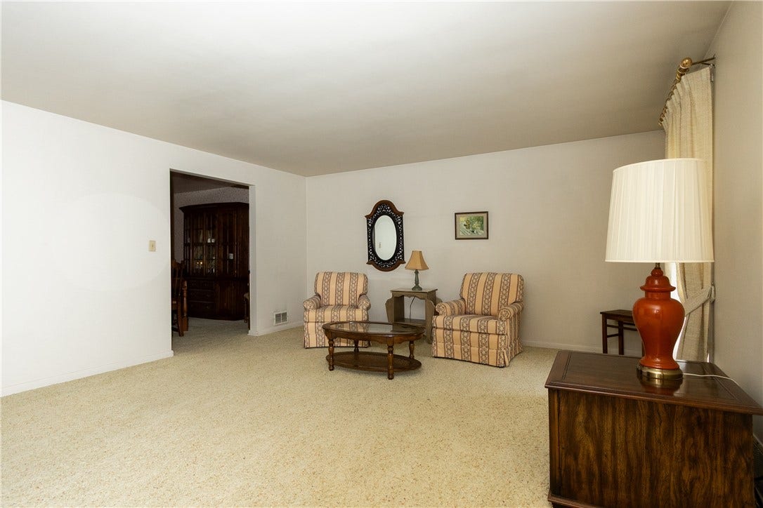 419 Oxford Dr, Greensburg, PA 15601