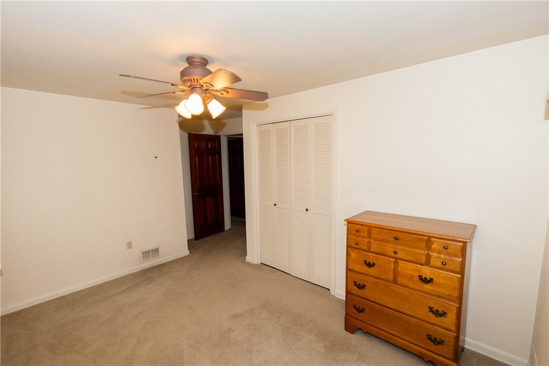 419 Oxford Dr, Greensburg, PA 15601
