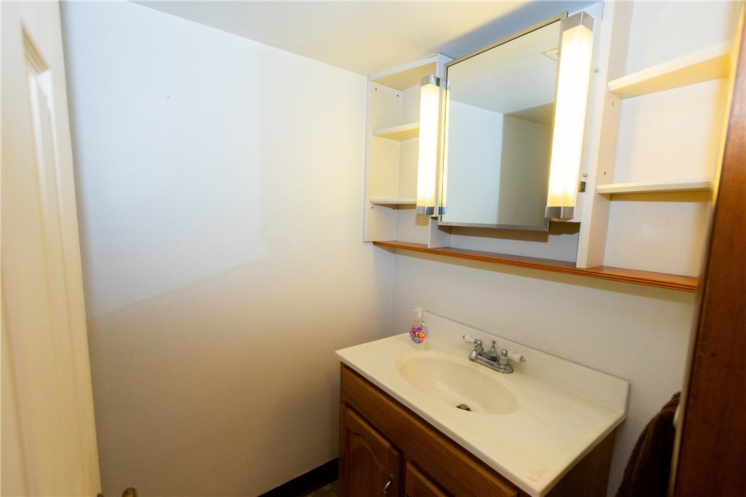 419 Oxford Dr, Greensburg, PA 15601
