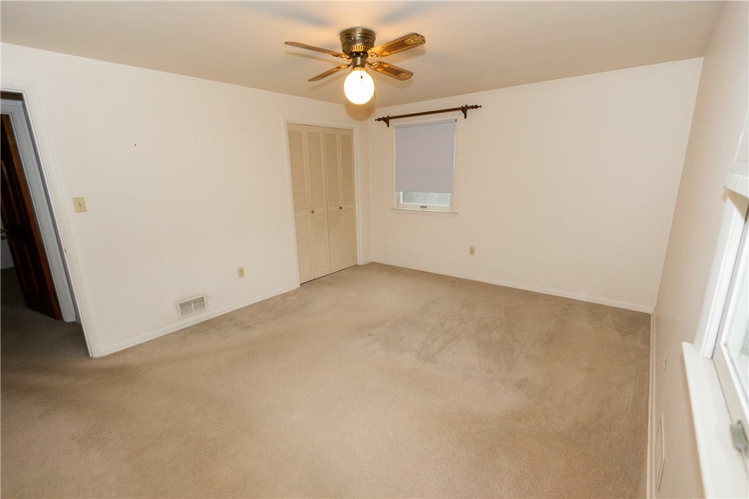 419 Oxford Dr, Greensburg, PA 15601