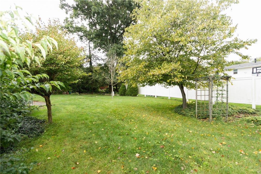 419 Oxford Dr, Greensburg, PA 15601