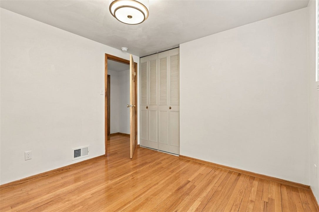 1260 Delfield, Bethel Park, PA 15102