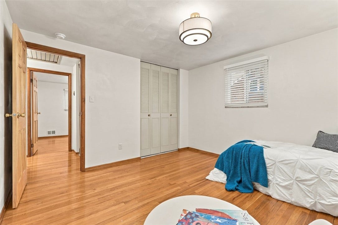 1260 Delfield, Bethel Park, PA 15102