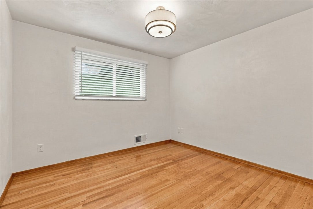 1260 Delfield, Bethel Park, PA 15102