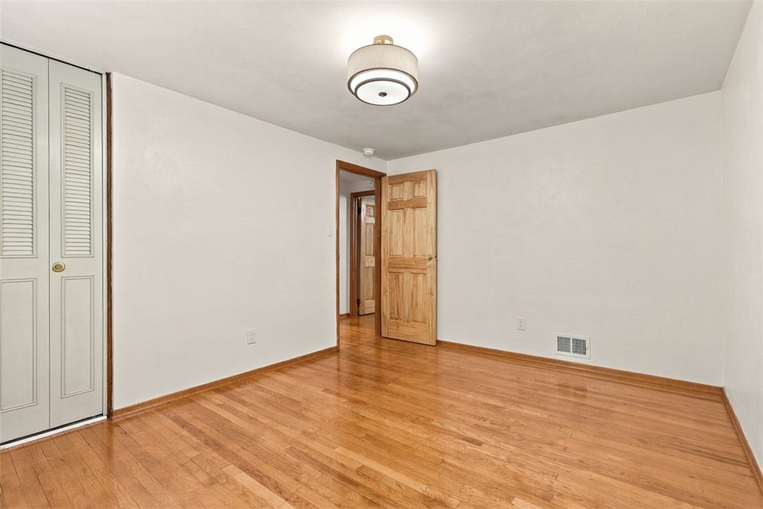 1260 Delfield, Bethel Park, PA 15102