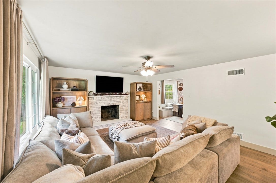 3158 Unionville Rd, Cranberry Twp, PA 16066