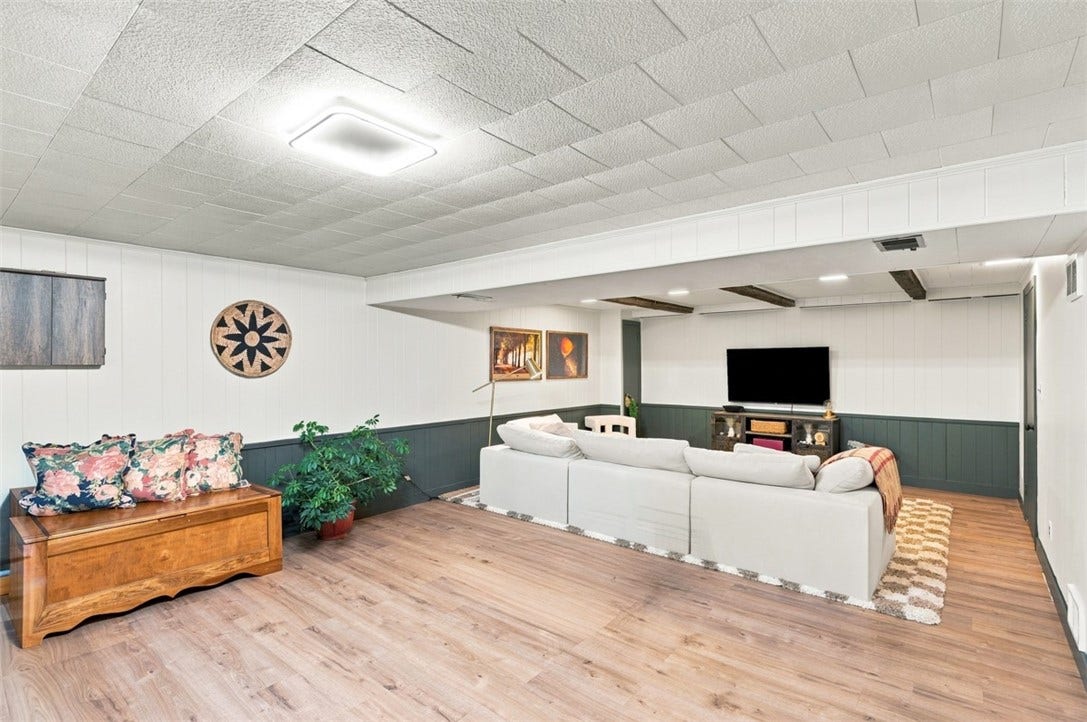3158 Unionville Rd, Cranberry Twp, PA 16066