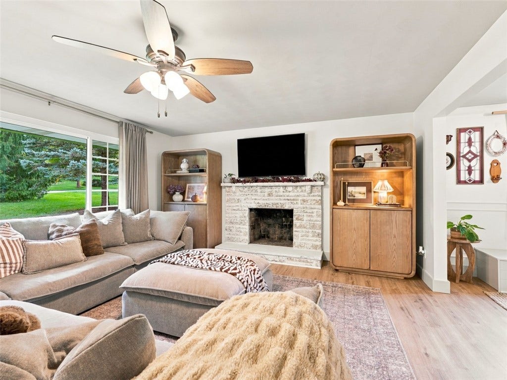 3158 Unionville Rd, Cranberry Twp, PA 16066
