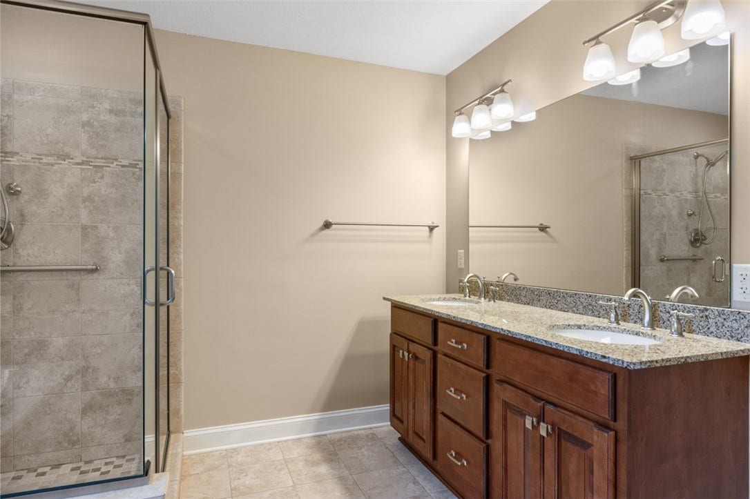 Walk-in Shower Double bowl sink