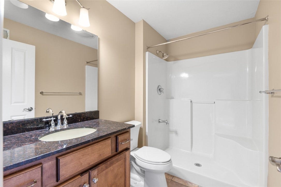 Full Bathroom in 3rd Bedroom