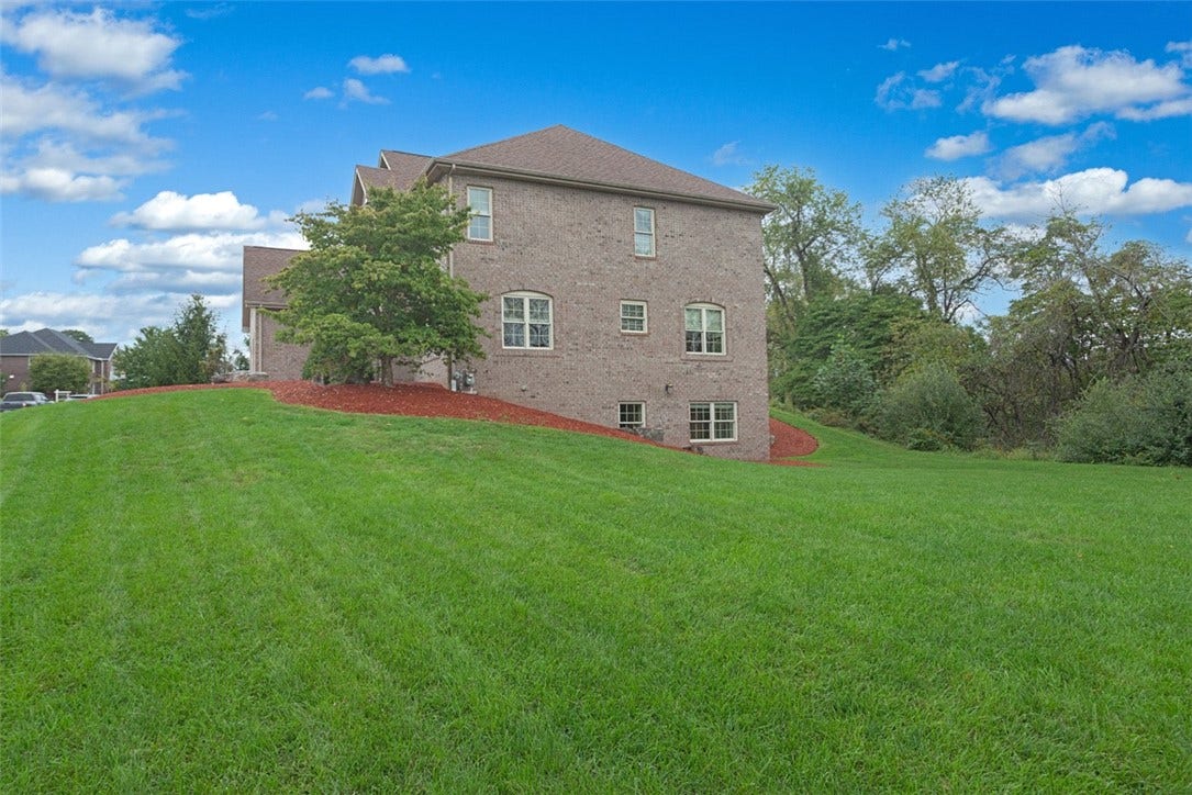 Side yard attached to large common area