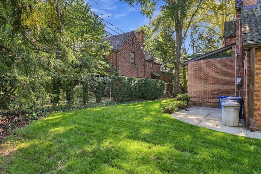 221 Lingrove Place, Pittsburgh, PA 15208