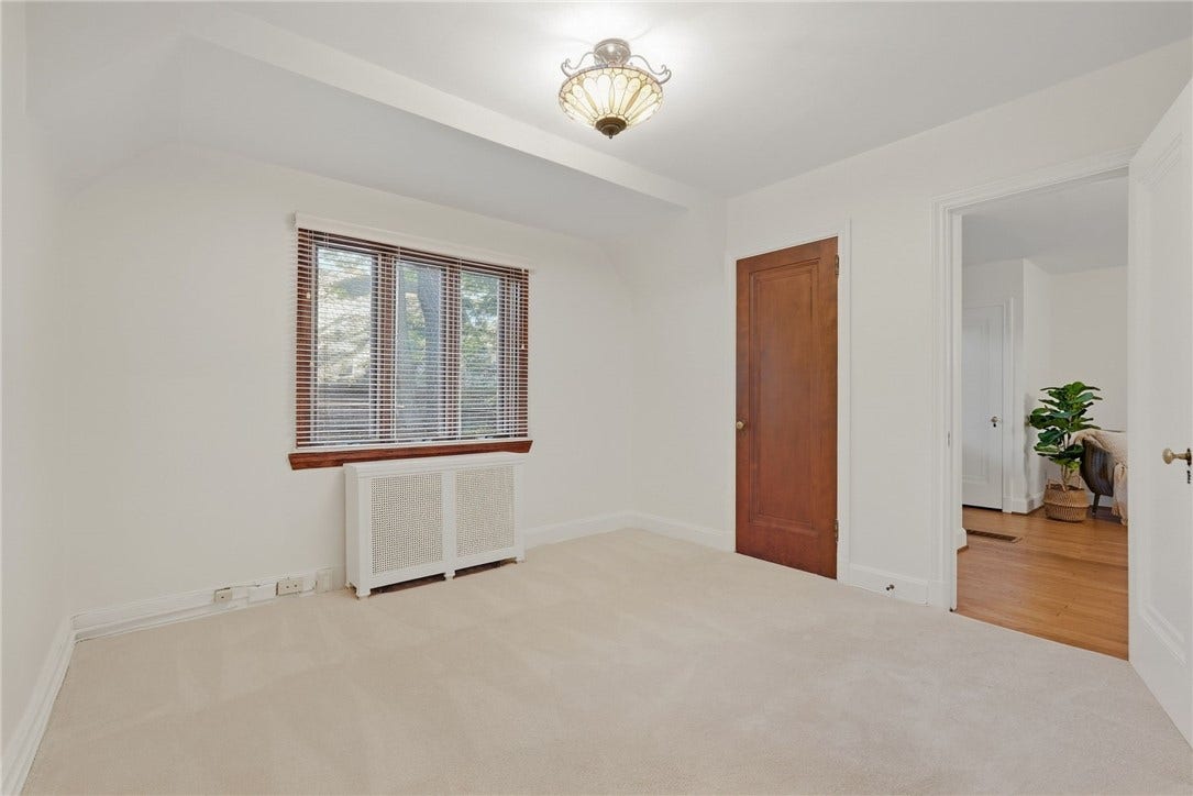 221 Lingrove Place, Pittsburgh, PA 15208