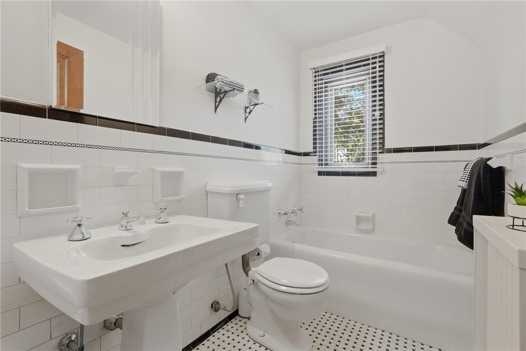 221 Lingrove Place, Pittsburgh, PA 15208