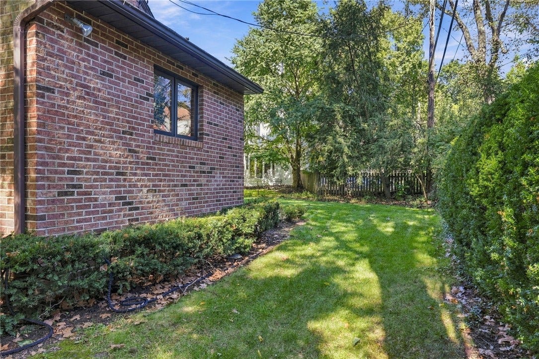 221 Lingrove Place, Pittsburgh, PA 15208