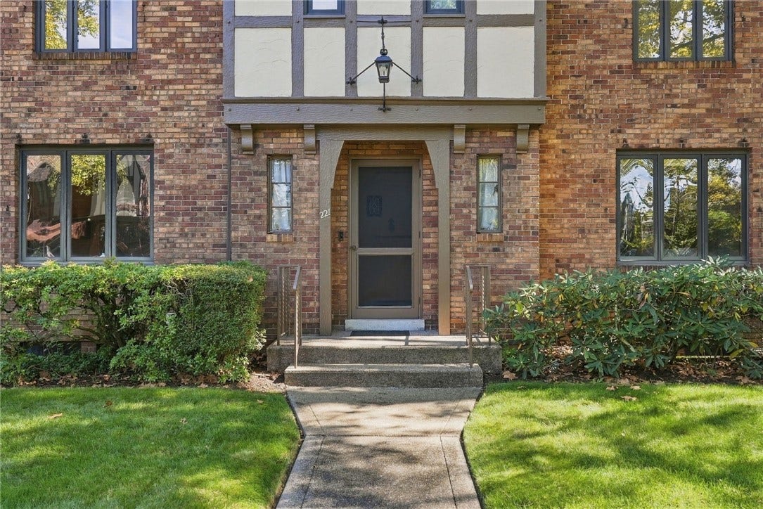 221 Lingrove Place, Pittsburgh, PA 15208