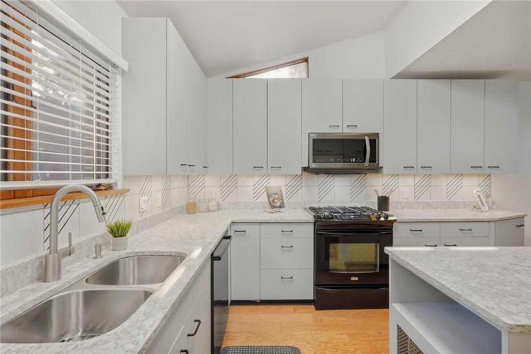 221 Lingrove Place, Pittsburgh, PA 15208