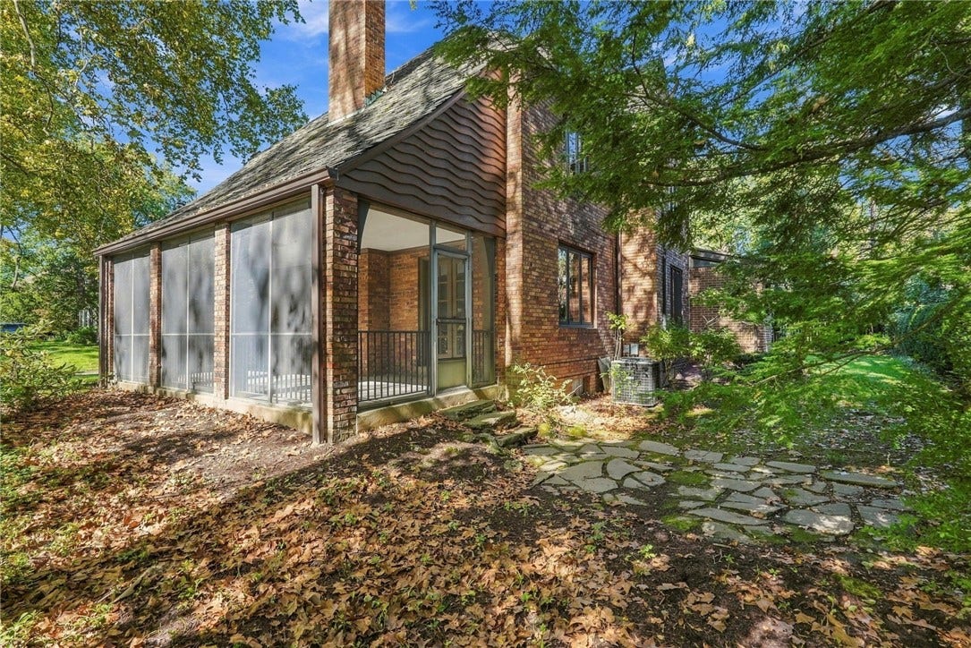 221 Lingrove Place, Pittsburgh, PA 15208