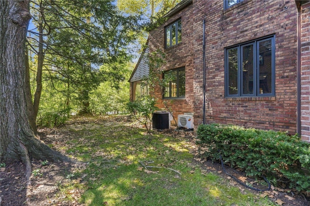 221 Lingrove Place, Pittsburgh, PA 15208