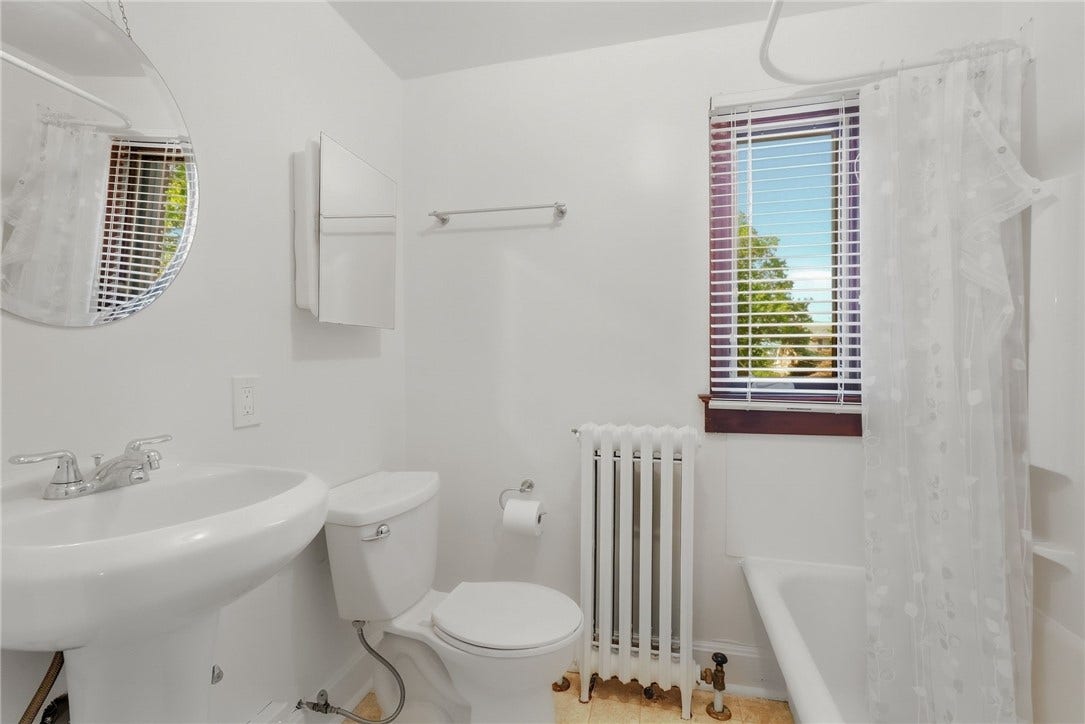 221 Lingrove Place, Pittsburgh, PA 15208
