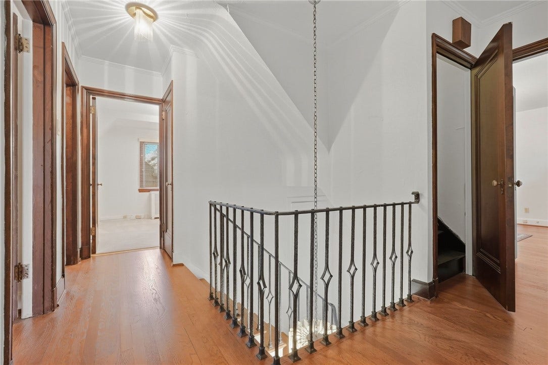 221 Lingrove Place, Pittsburgh, PA 15208
