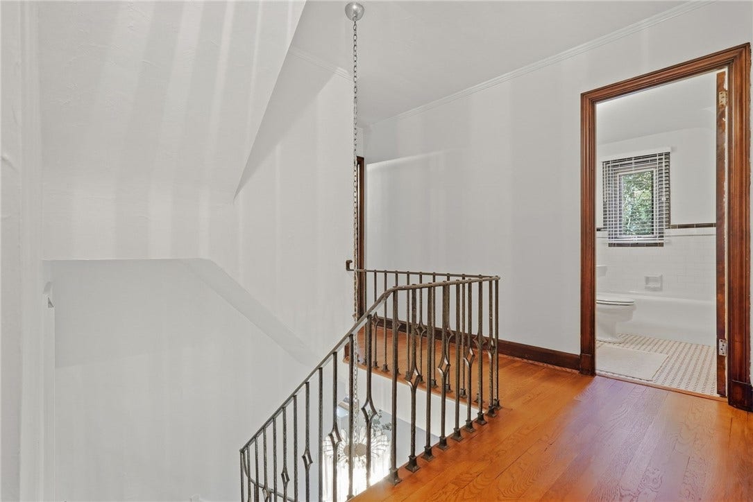 221 Lingrove Place, Pittsburgh, PA 15208