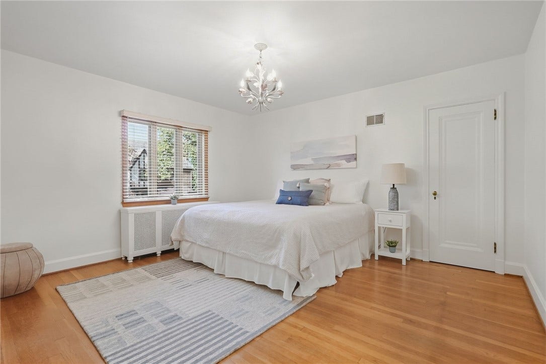 221 Lingrove Place, Pittsburgh, PA 15208