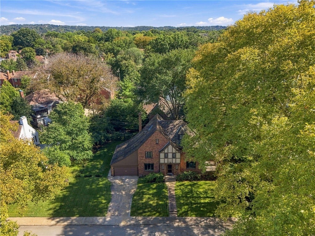 221 Lingrove Place, Pittsburgh, PA 15208