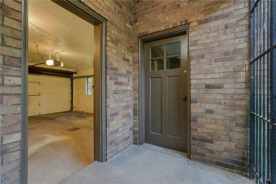221 Lingrove Place, Pittsburgh, PA 15208