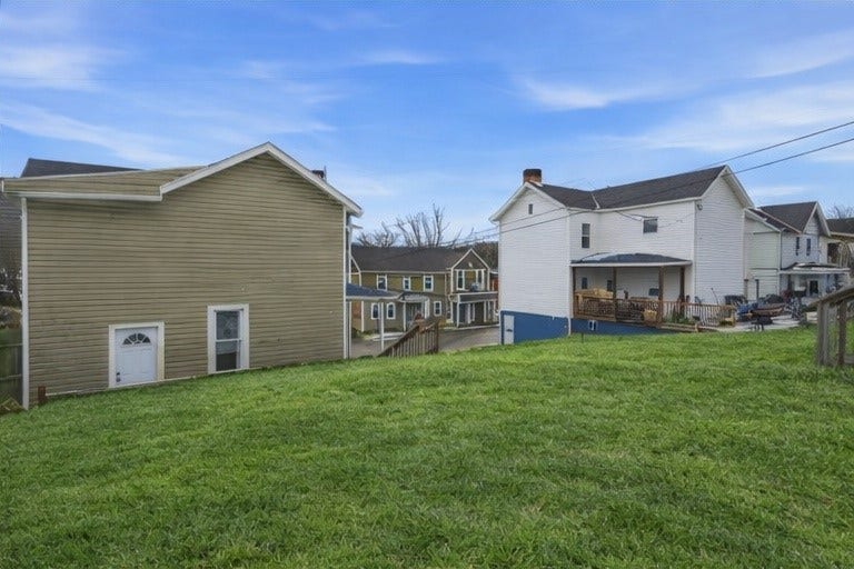 601 Mount Pleasant St, Greensburg, PA 15601