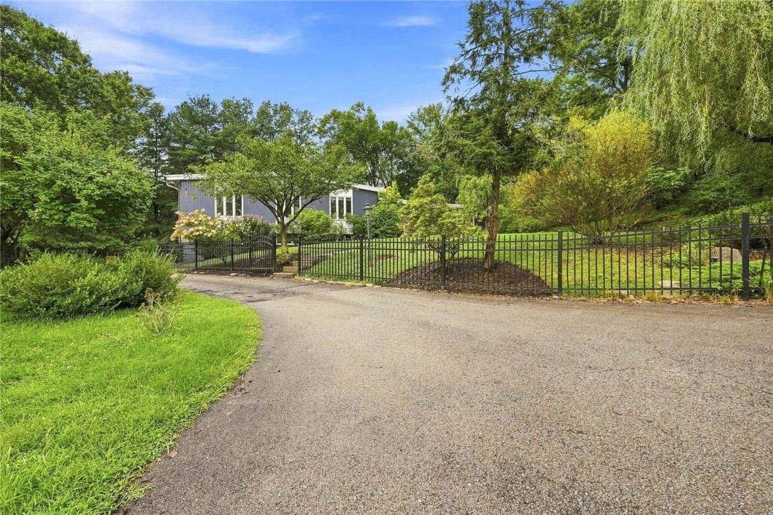 101 Tomahawk Drive, Pittsburgh, PA 15215