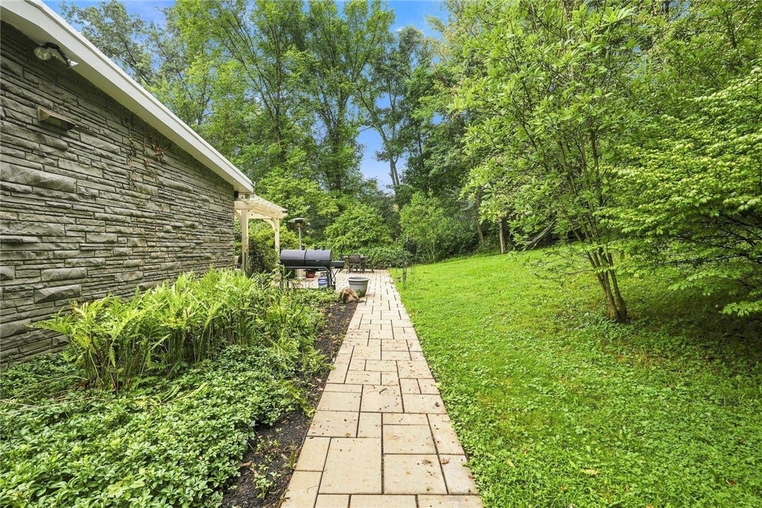 101 Tomahawk Drive, Pittsburgh, PA 15215